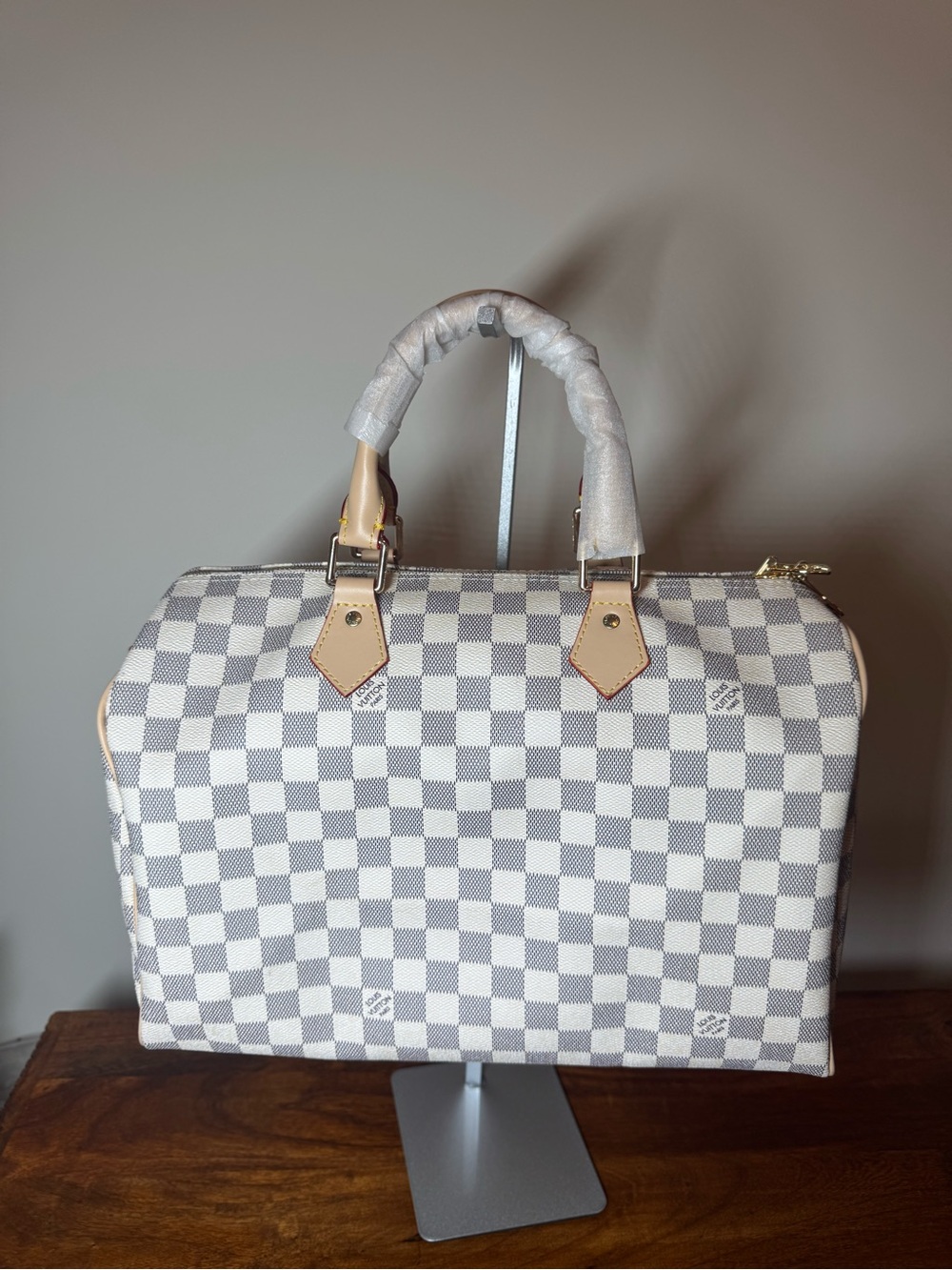 Large Size Women’s Check Canvas Satchel Bag in White and Gray. No Brand.